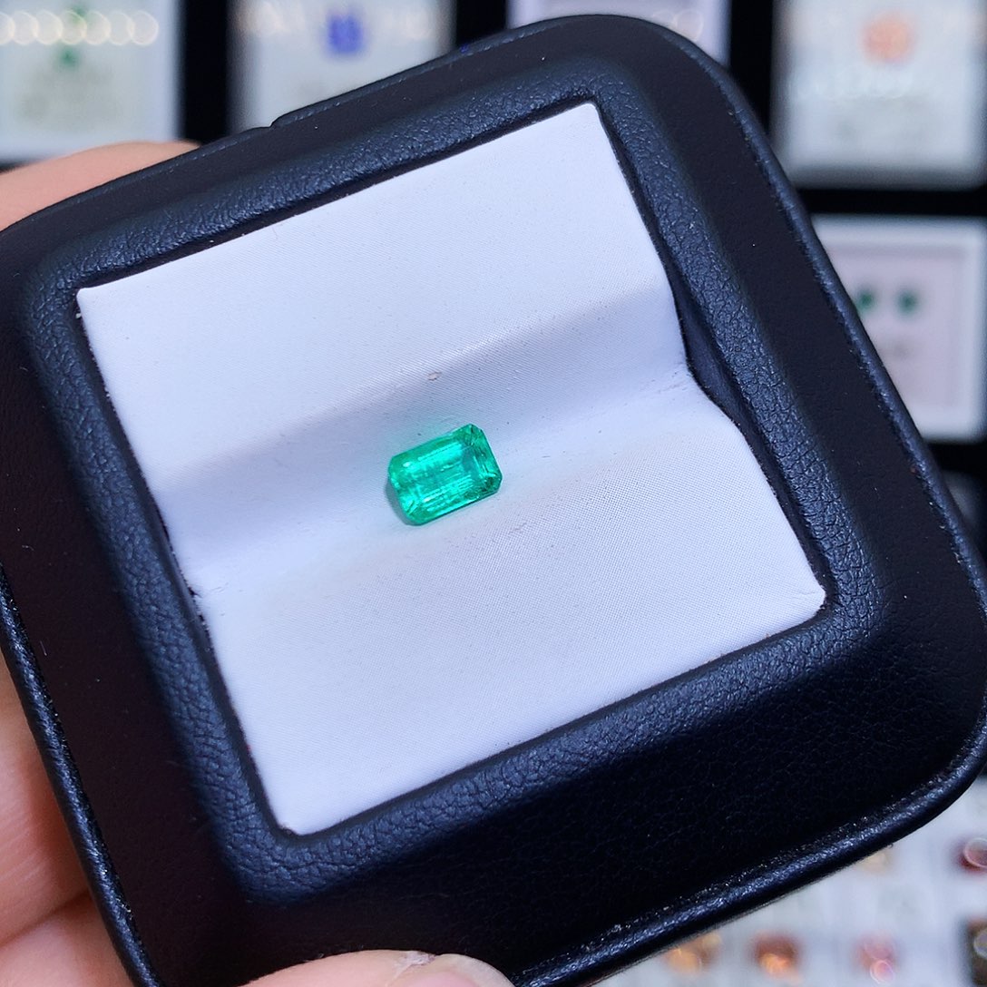 祖母绿裸石未镶嵌0.85克拉