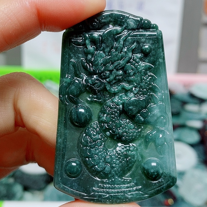 翡翠颈饰未镶嵌纯天然