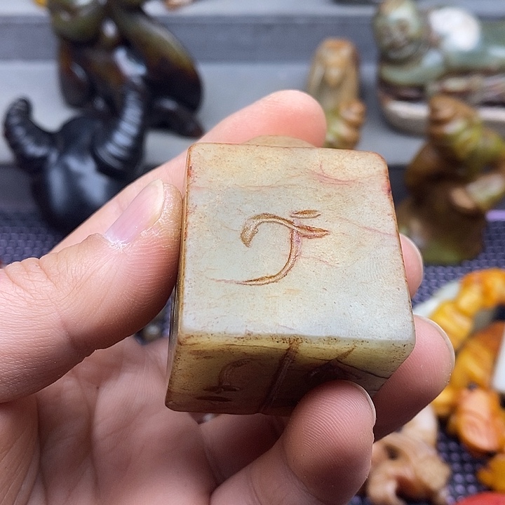 未镶嵌蛇纹石玉颈饰