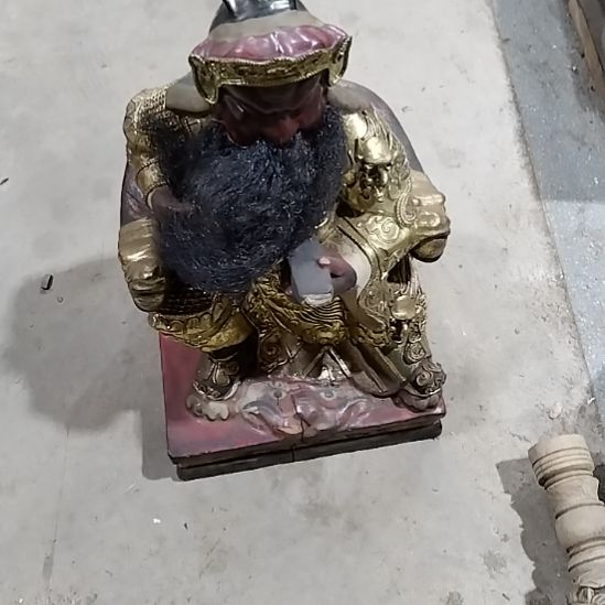 扫***僧黄色的装饰品摆件的