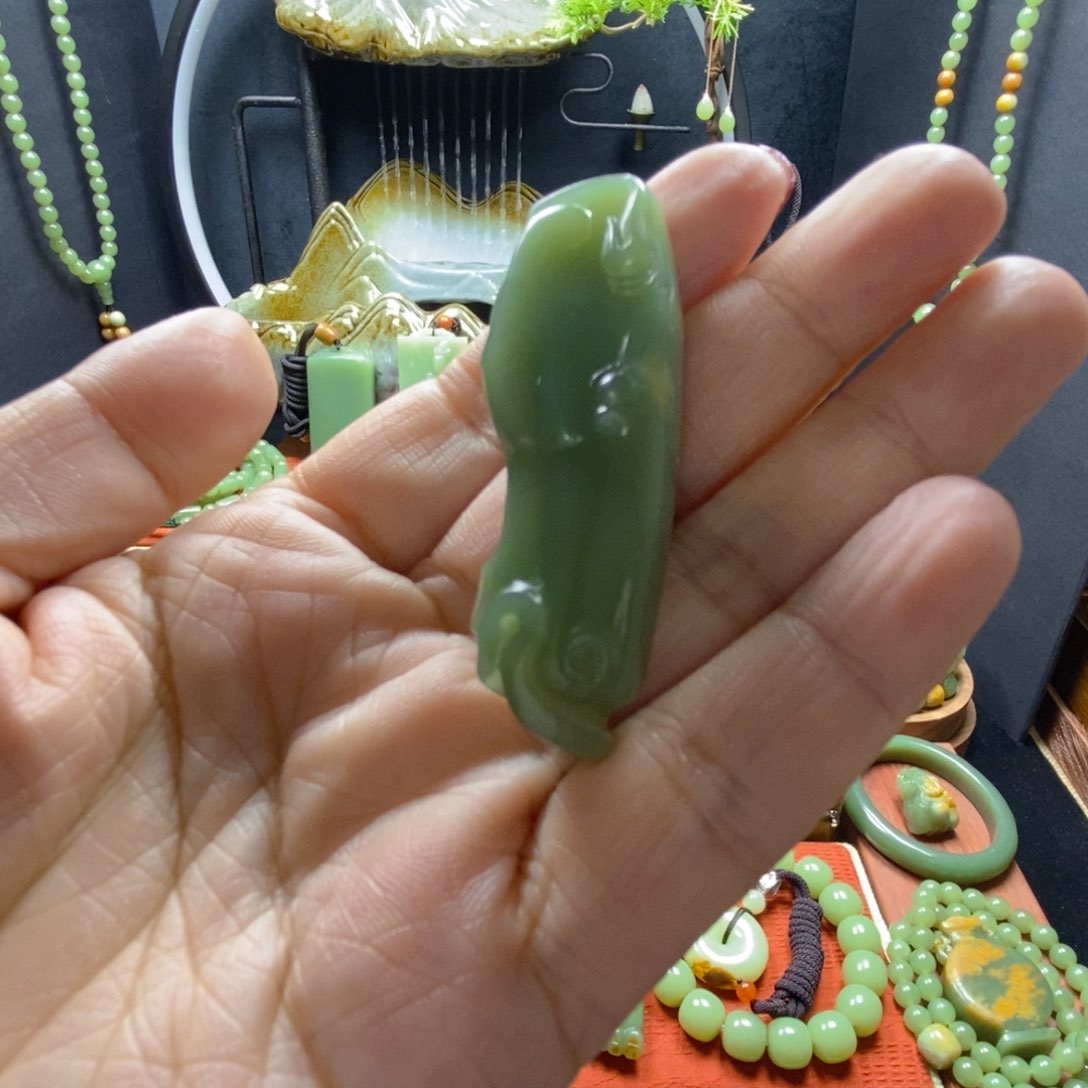 岫岩河磨玉（透闪石质玉）吊坠未镶嵌