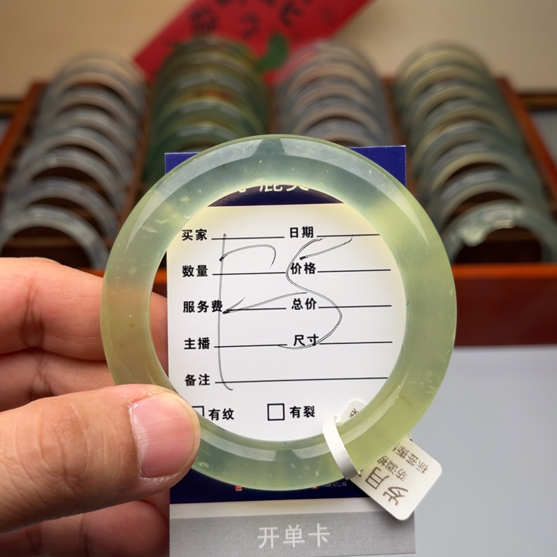 蛇纹石玉手镯未镶嵌贝*