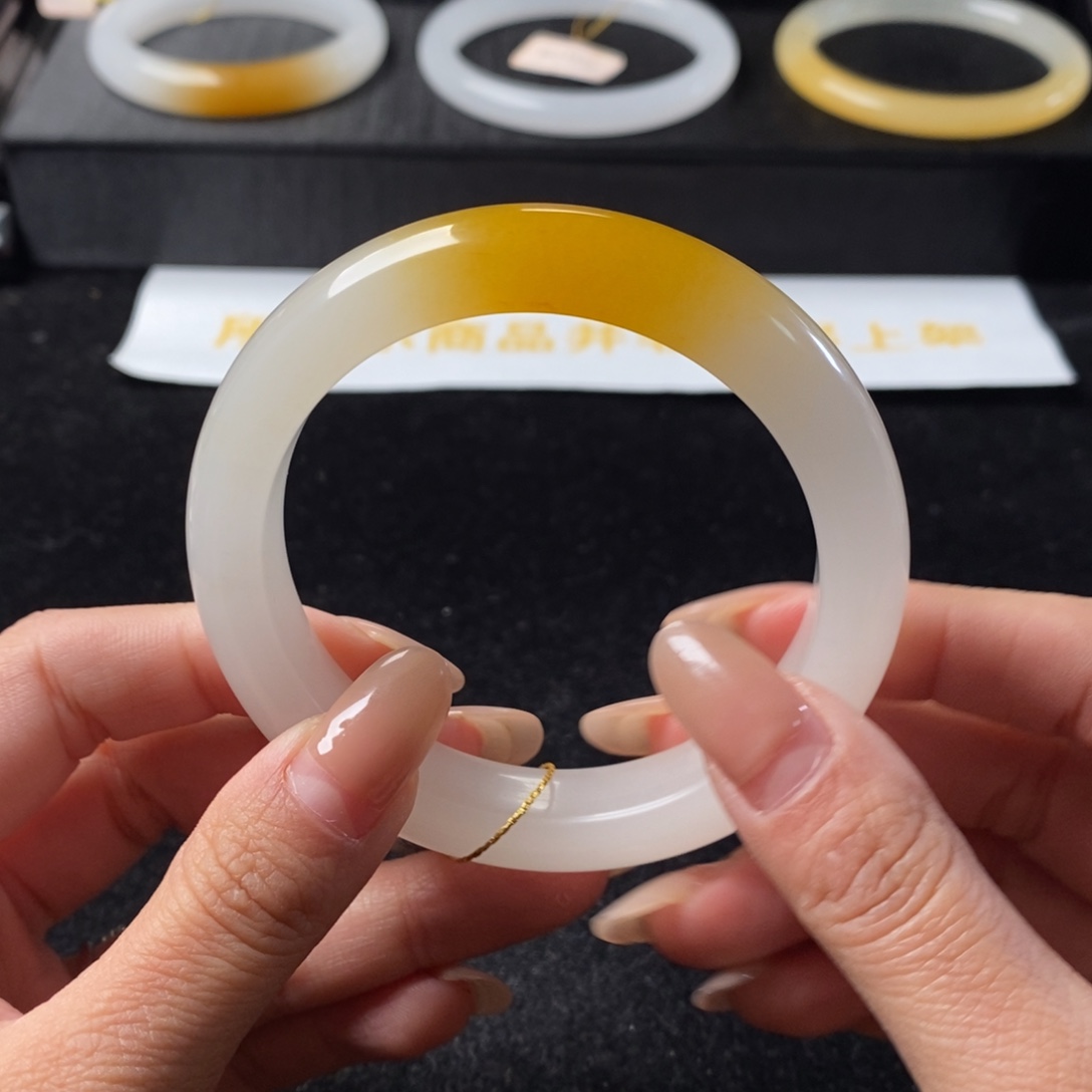 小***虫石英质玉（黄龙玉）未镶嵌手镯