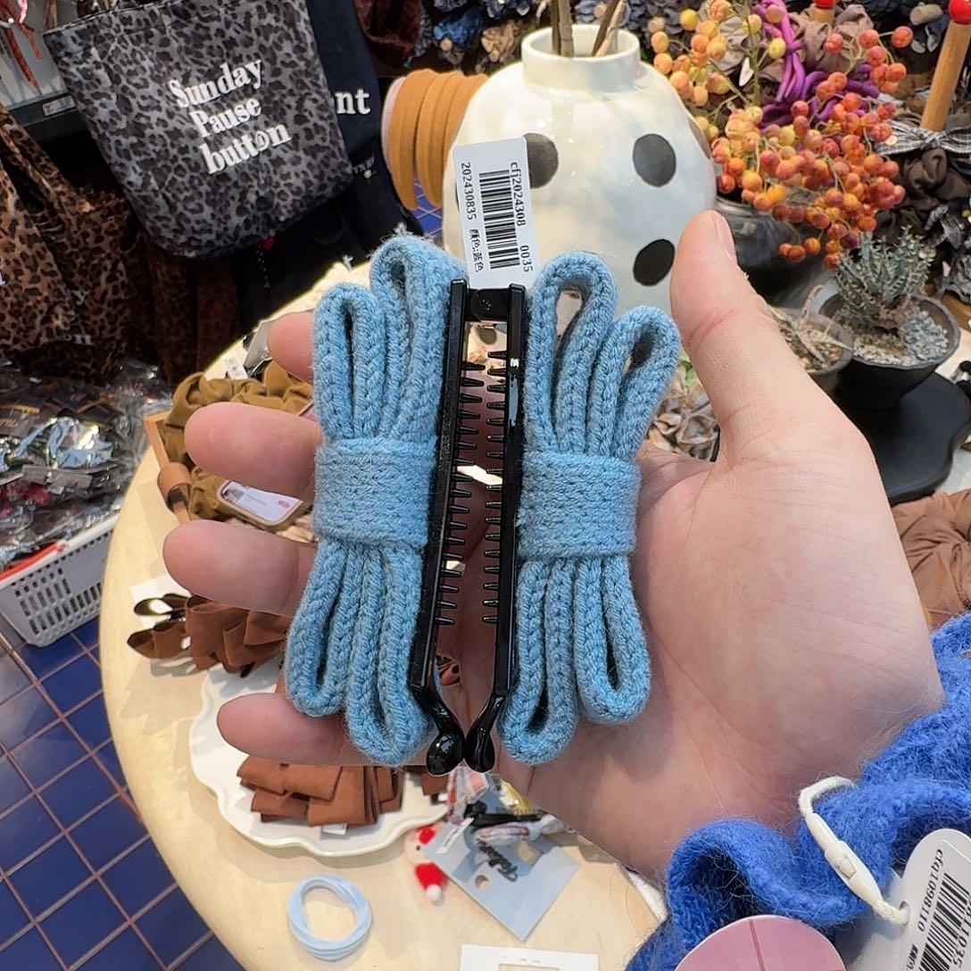 蓝色蝴蝶结香蕉夹哦哦哦