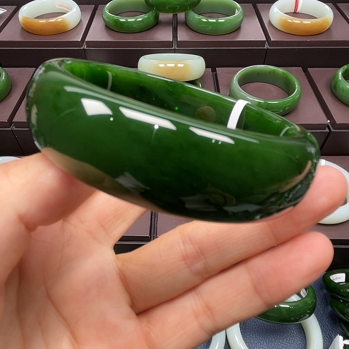 和田玉未镶嵌手镯