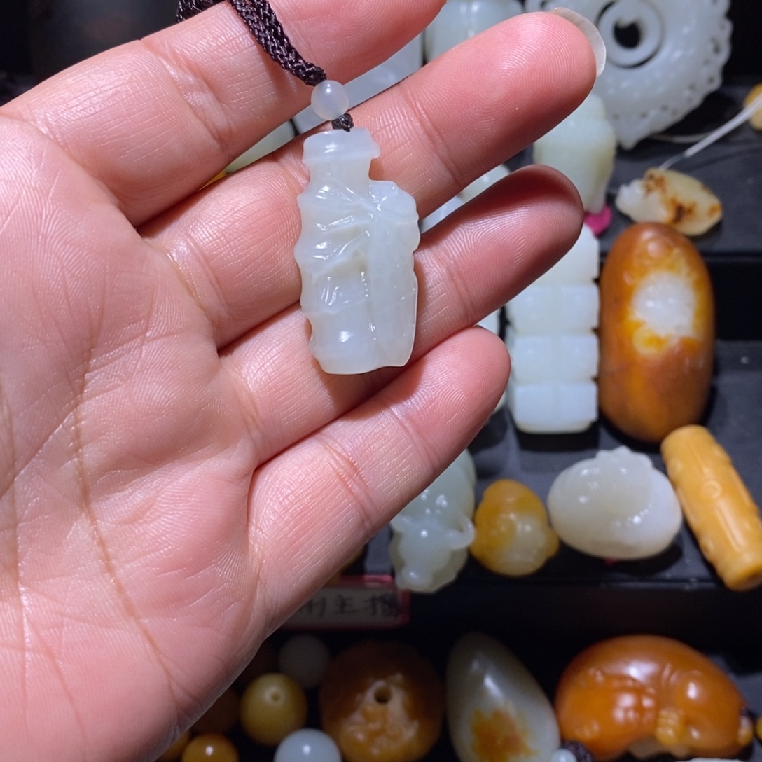 *****和田玉未镶嵌颈饰