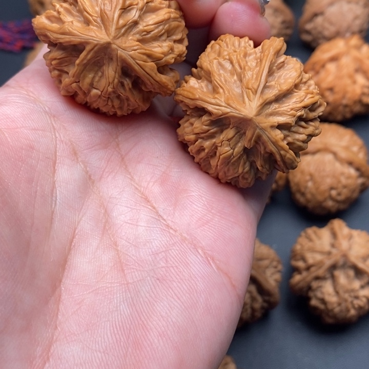 文玩核桃吊坠三棱
