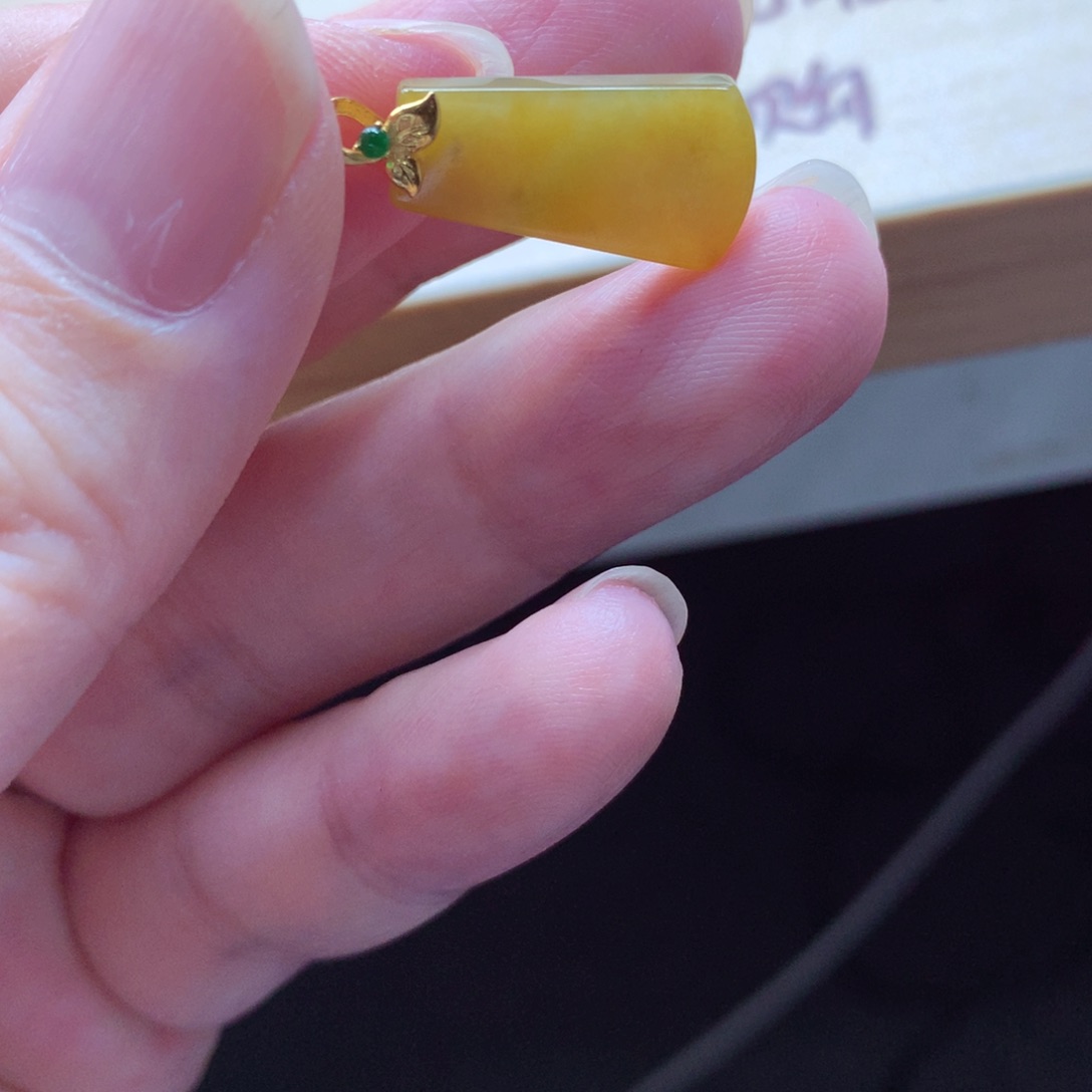 翡翠颈饰18K金镶嵌吊坠