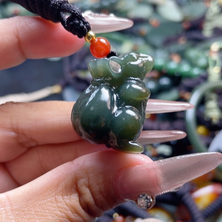 和田玉颈饰未镶嵌