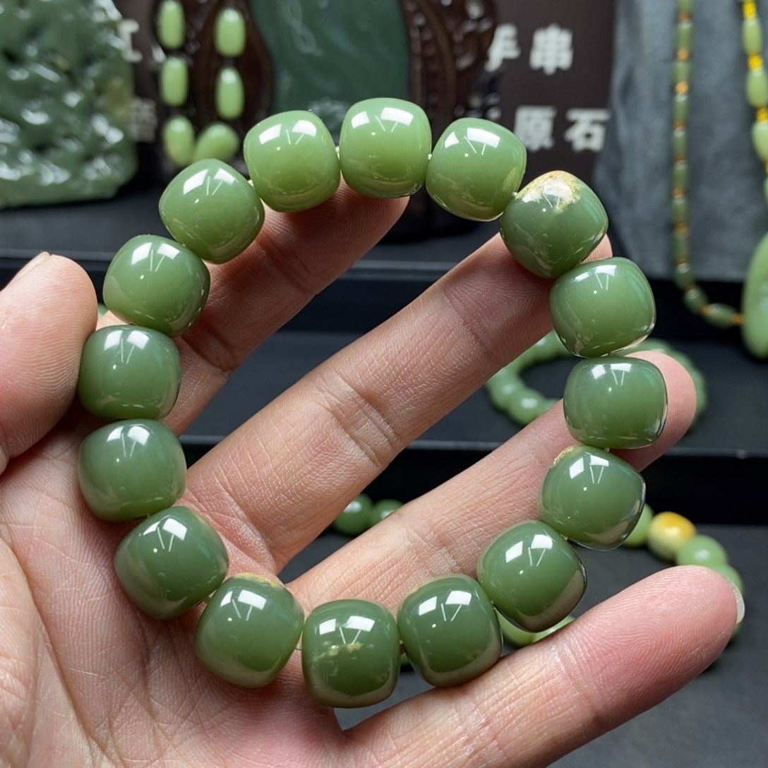 岫岩河磨玉（透闪石质玉）手链未镶嵌