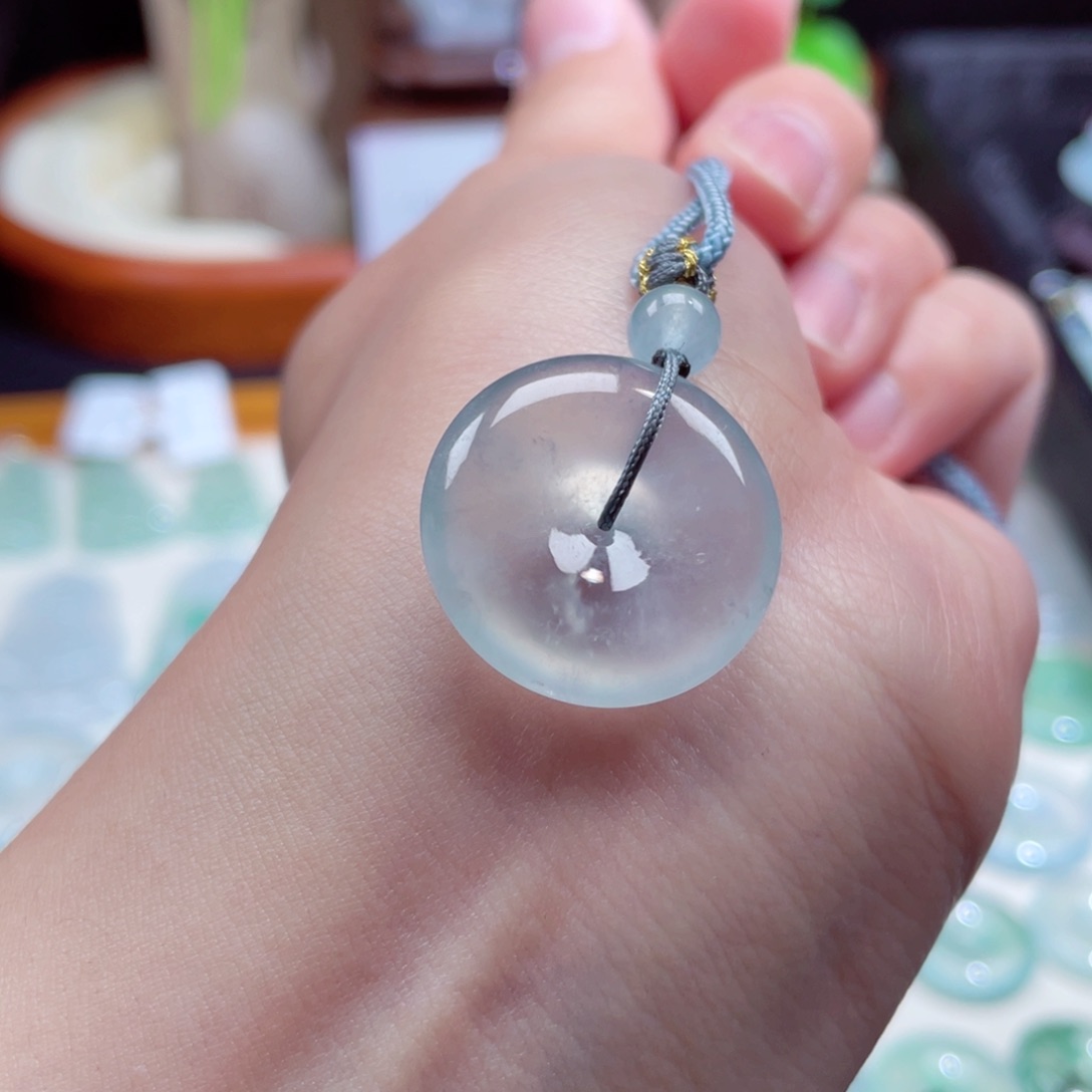 翡翠颈饰未镶嵌扣子