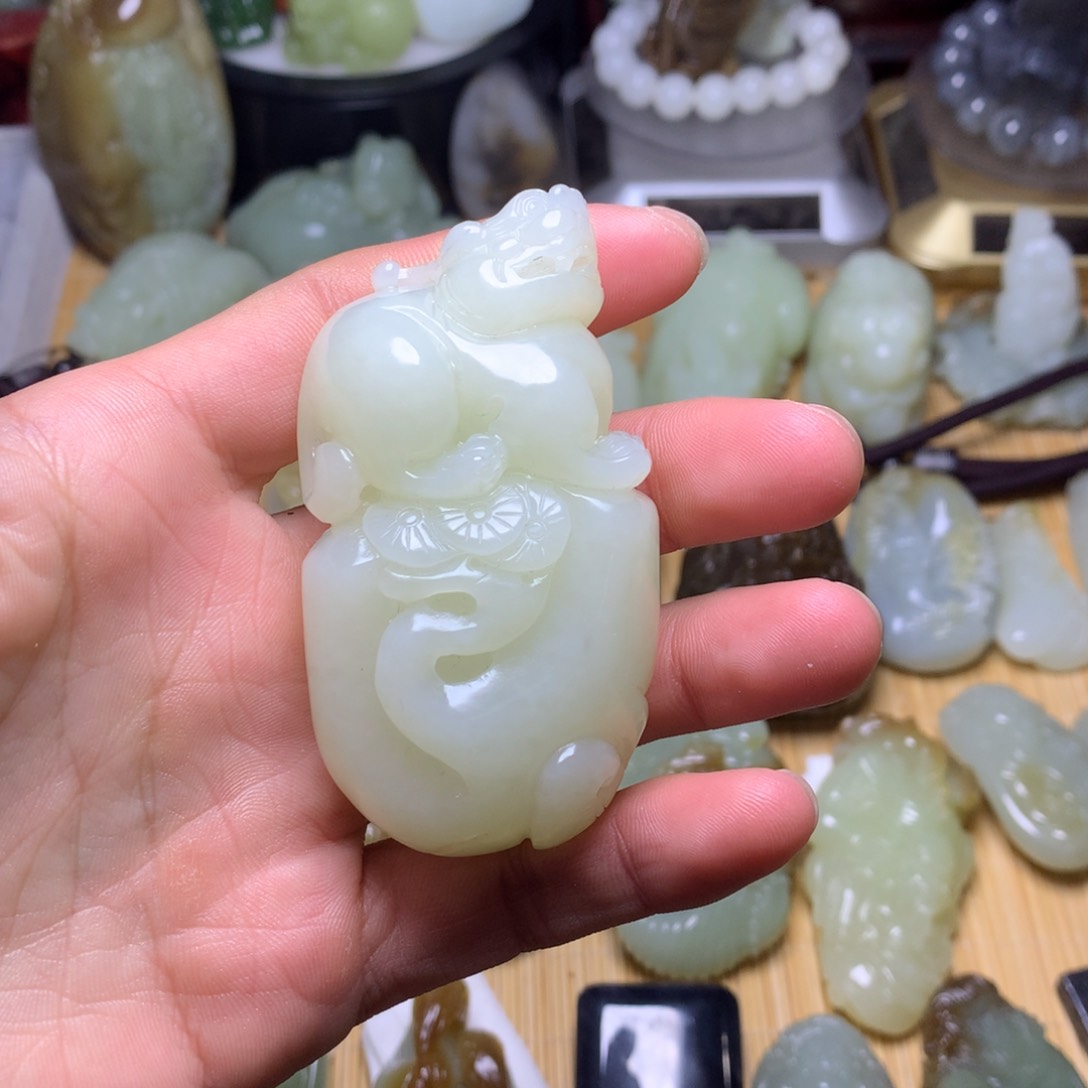 和田玉把件未镶嵌萨**力