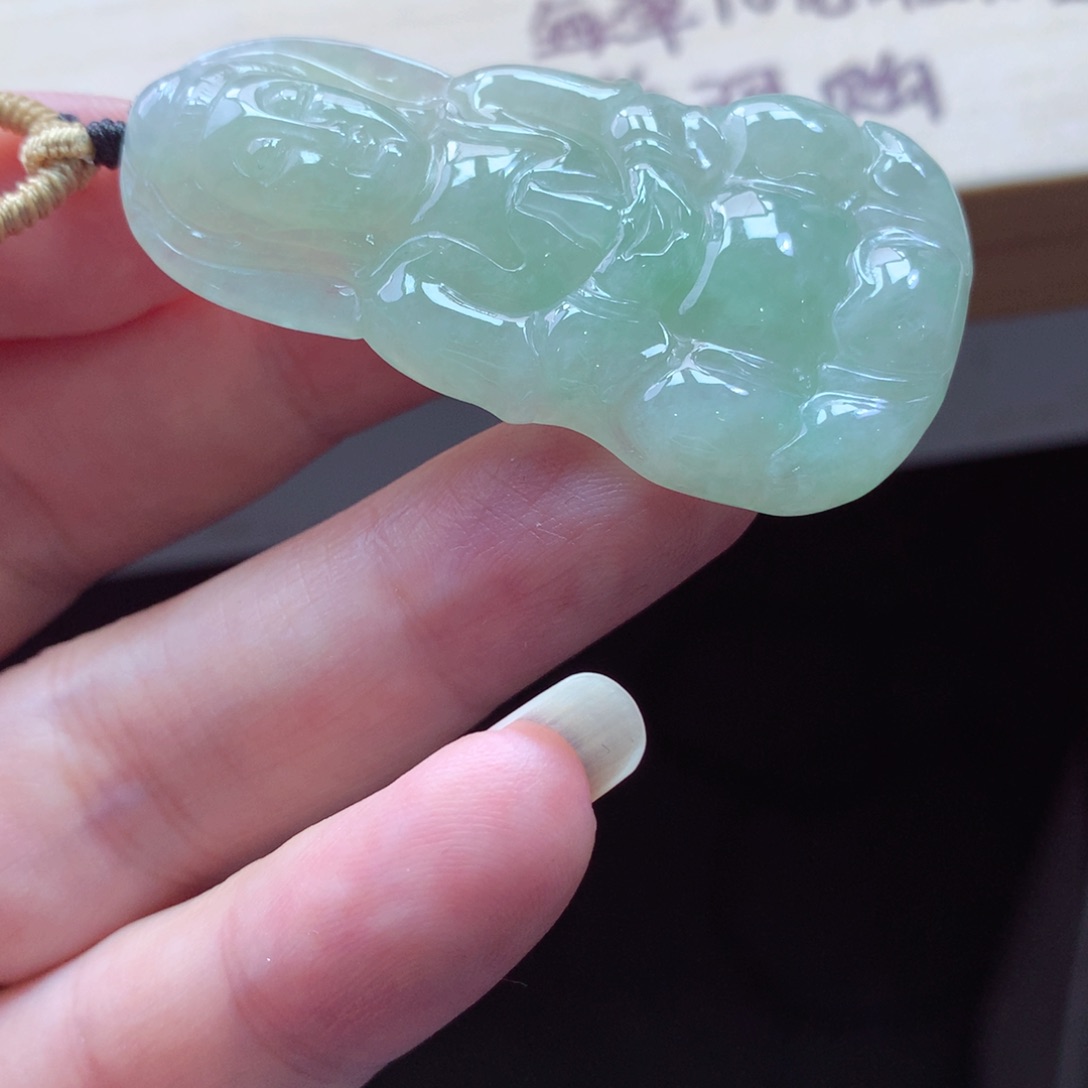 翡翠颈饰未镶嵌吊坠