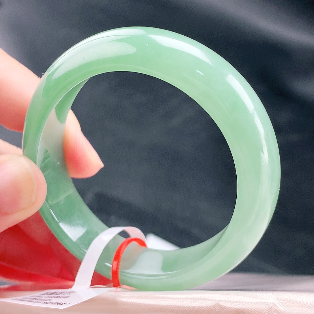 未镶嵌手镯（贵妃镯）翡翠57贵妃