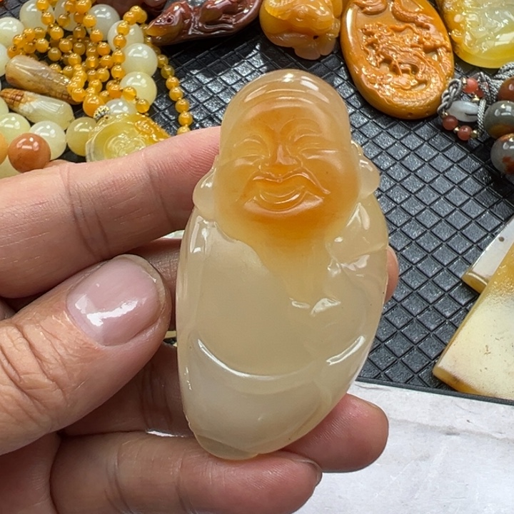 石英质玉（黄龙玉）颈饰未镶嵌