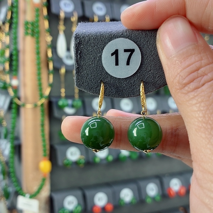 和田玉18K金镶嵌耳饰