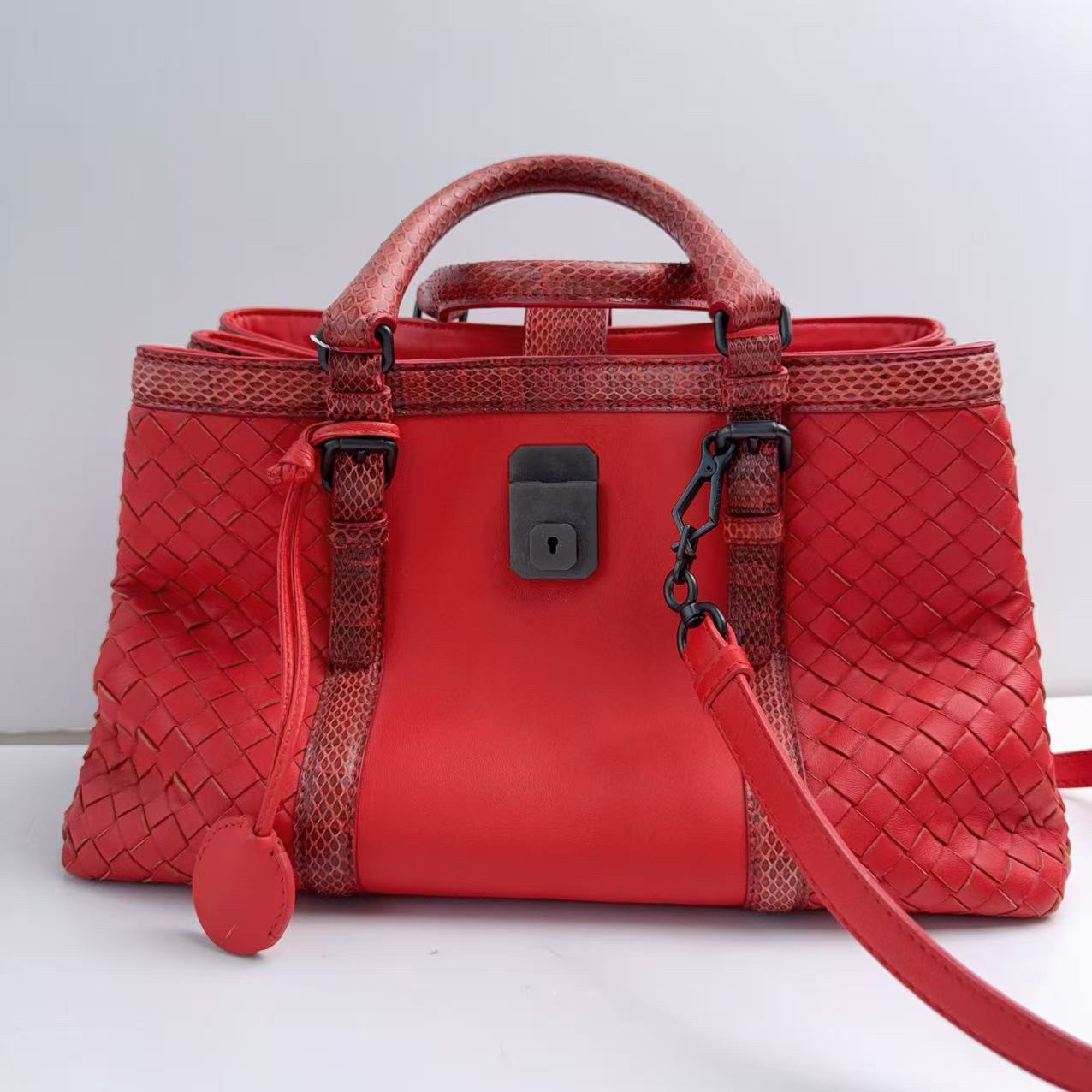95新 BOTTEGA VENETA/葆蝶家 葆蝶家红色编织手提包