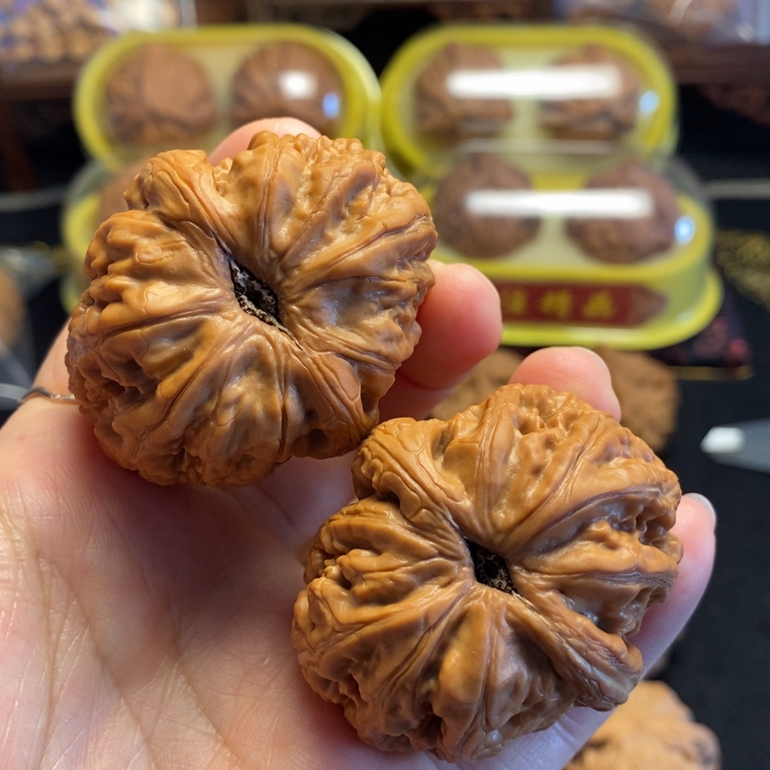 姜***好桃核把件肚47元宝