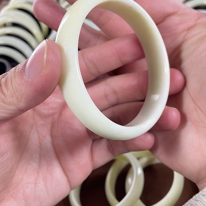 未镶嵌手镯蓝田玉（蛇纹石化大理石玉）