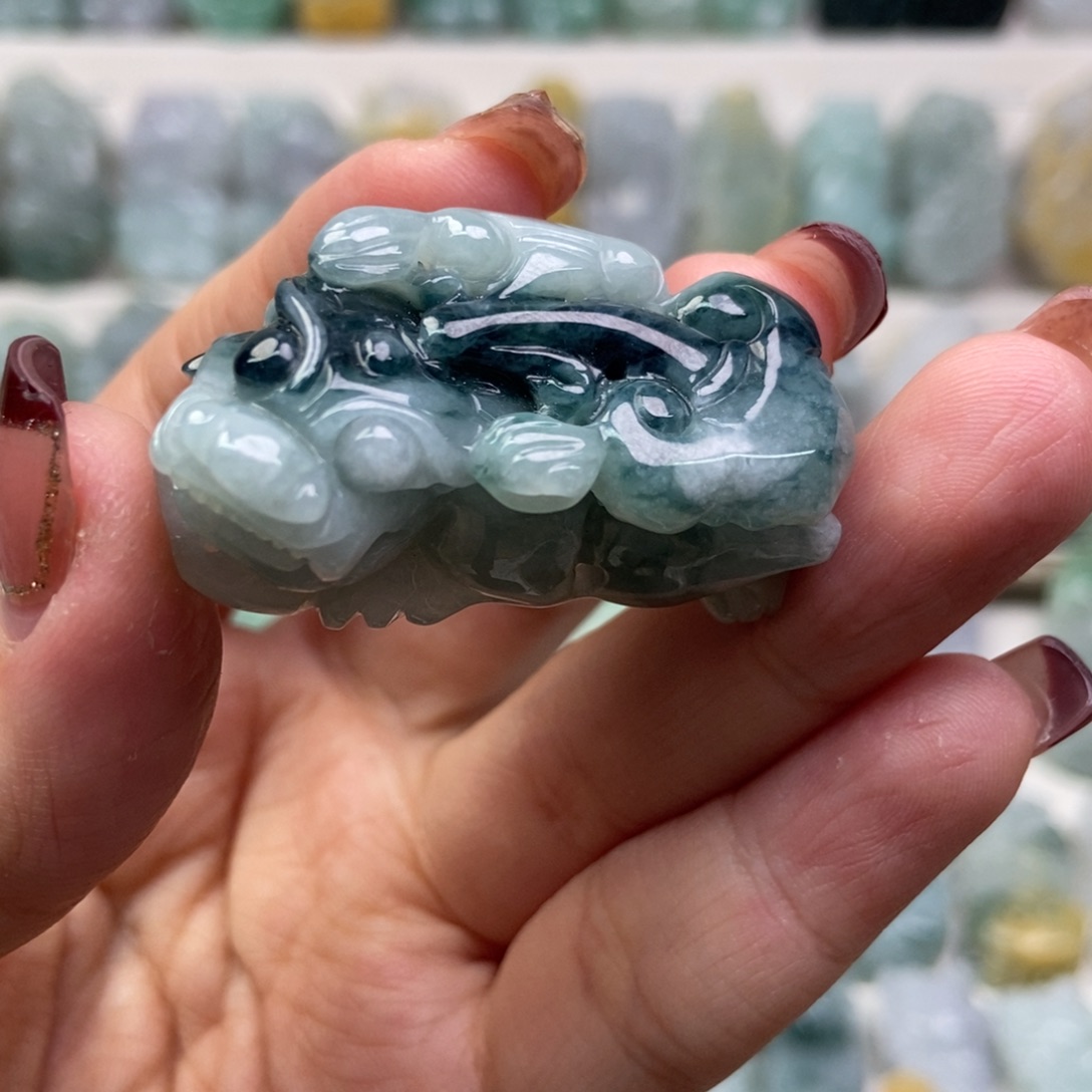 翡翠吊坠(赠链)未镶嵌
