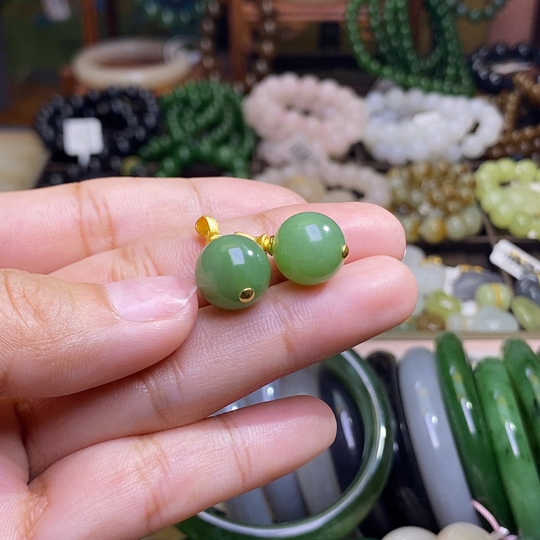 和田玉未镶嵌颈饰碧玉满色满绿老料银镶圆珠