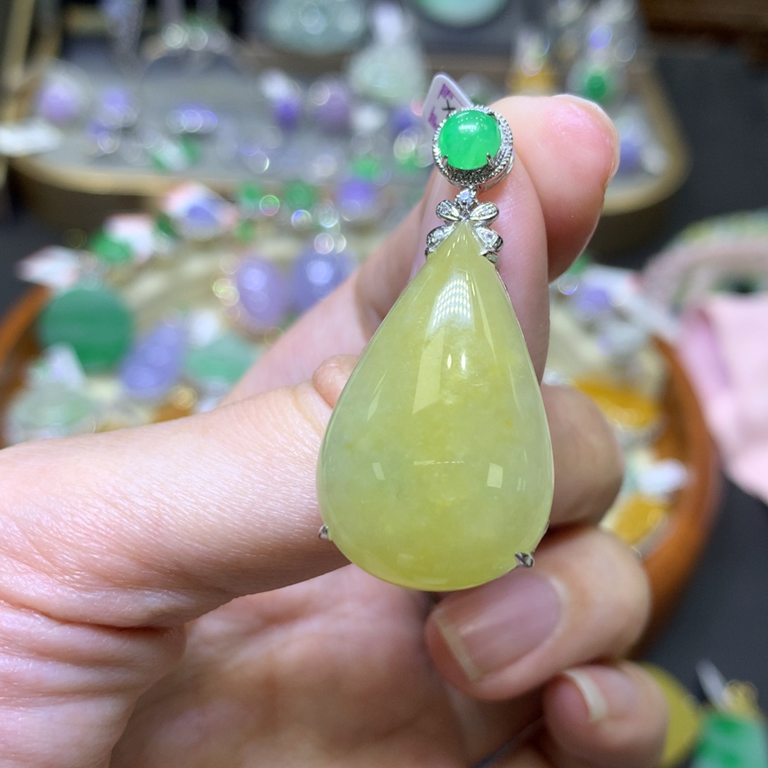 翡翠颈饰18K金镶嵌翡翠吊坠项链