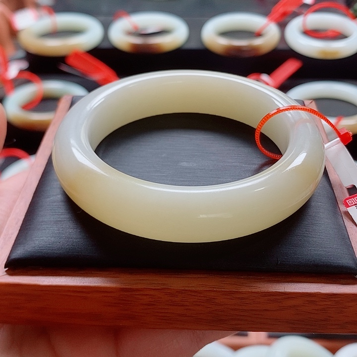 和田玉手镯未镶嵌58