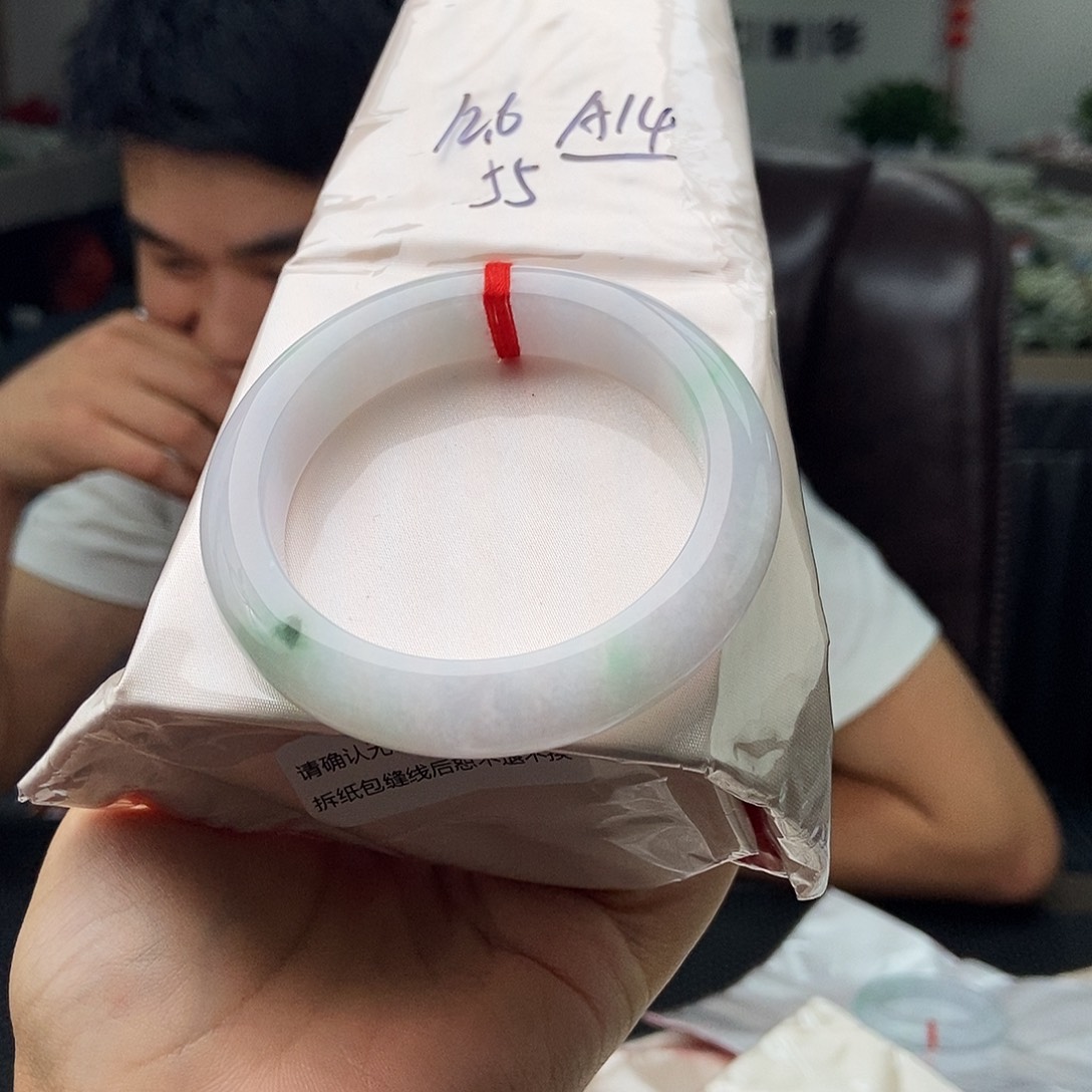翡翠手镯未镶嵌拍一发一