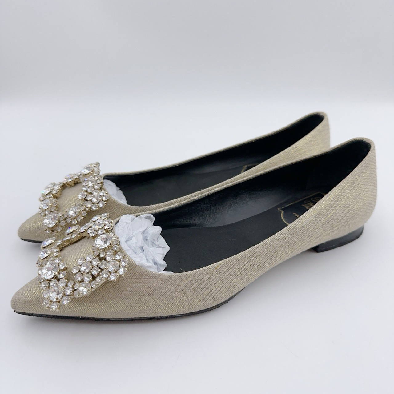 95新 Roger Vivier/罗杰·维威耶 34.5码/杏色钻扣平底鞋/00979