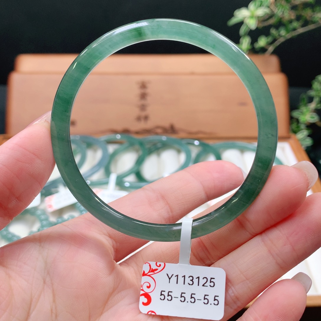 翡翠手镯未镶嵌天然