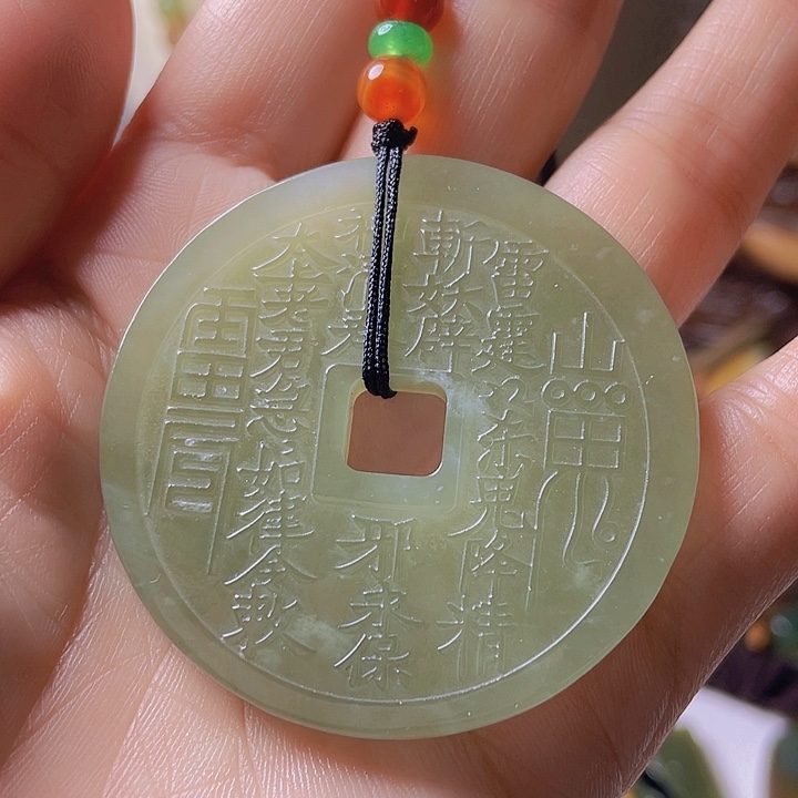 未镶嵌岫岩河磨玉（透闪石质玉）把件