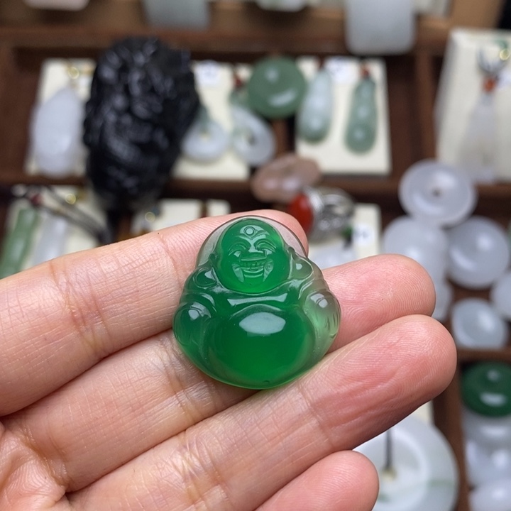 黑曜岩合金颈饰是一个