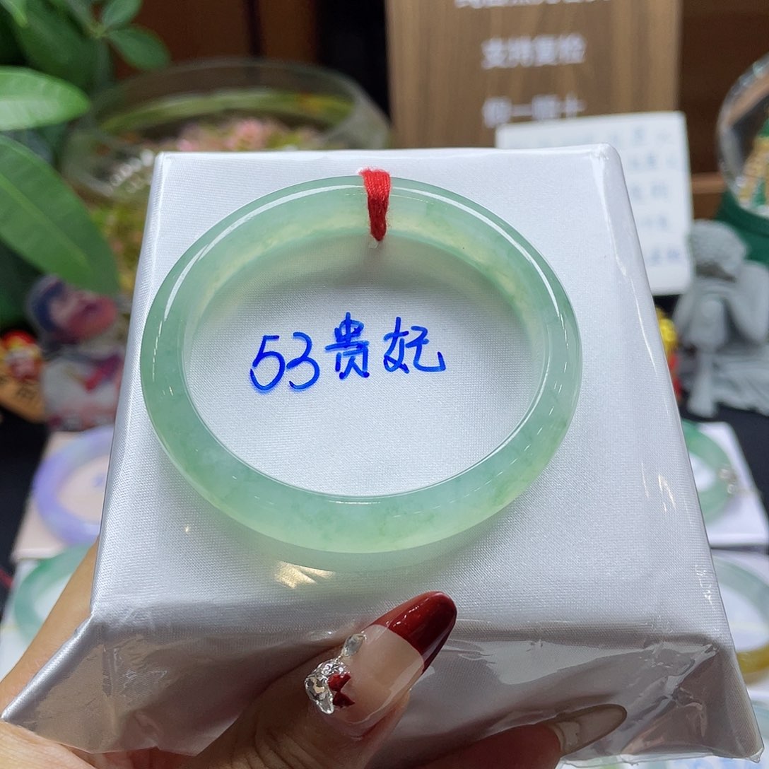 翡翠手镯未镶嵌万****?链接99