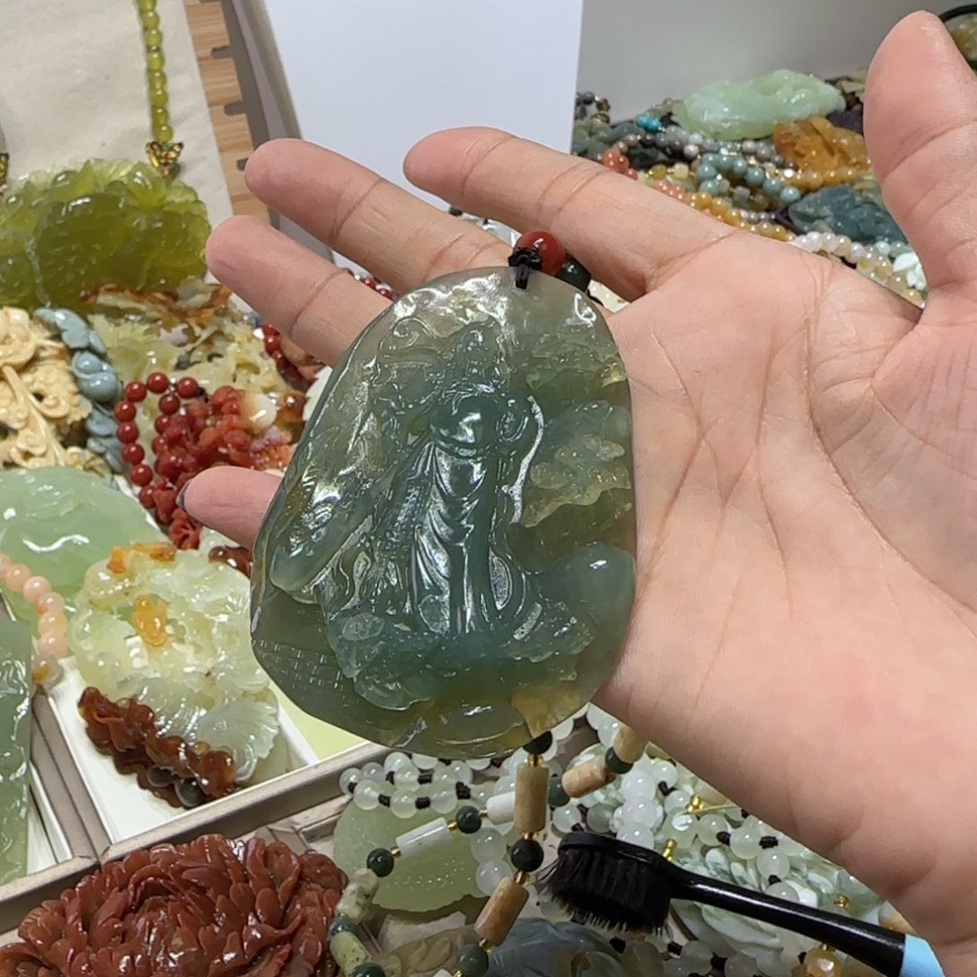 未镶嵌蛇纹石玉吊坠狼****息