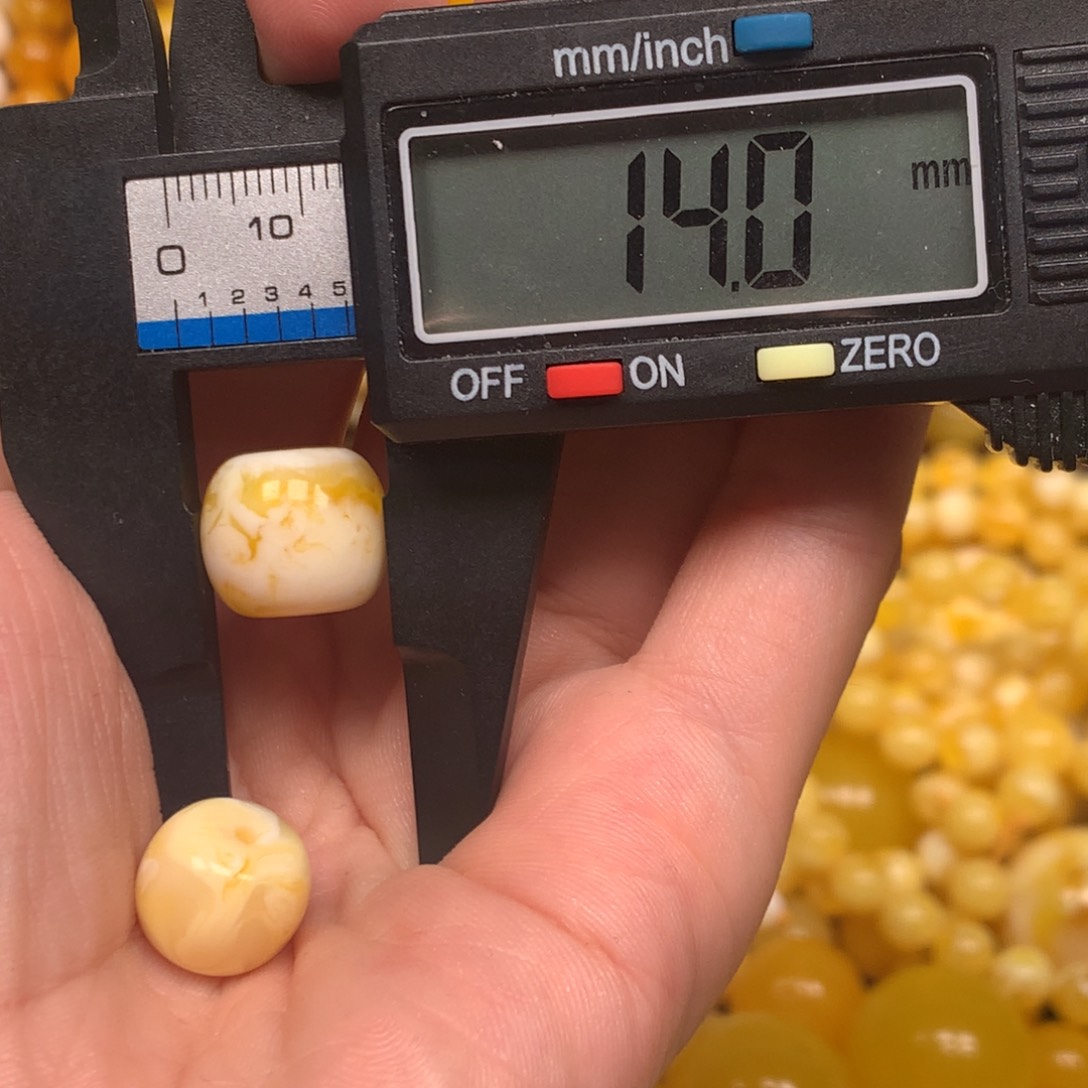 无非金属仿琥珀6884