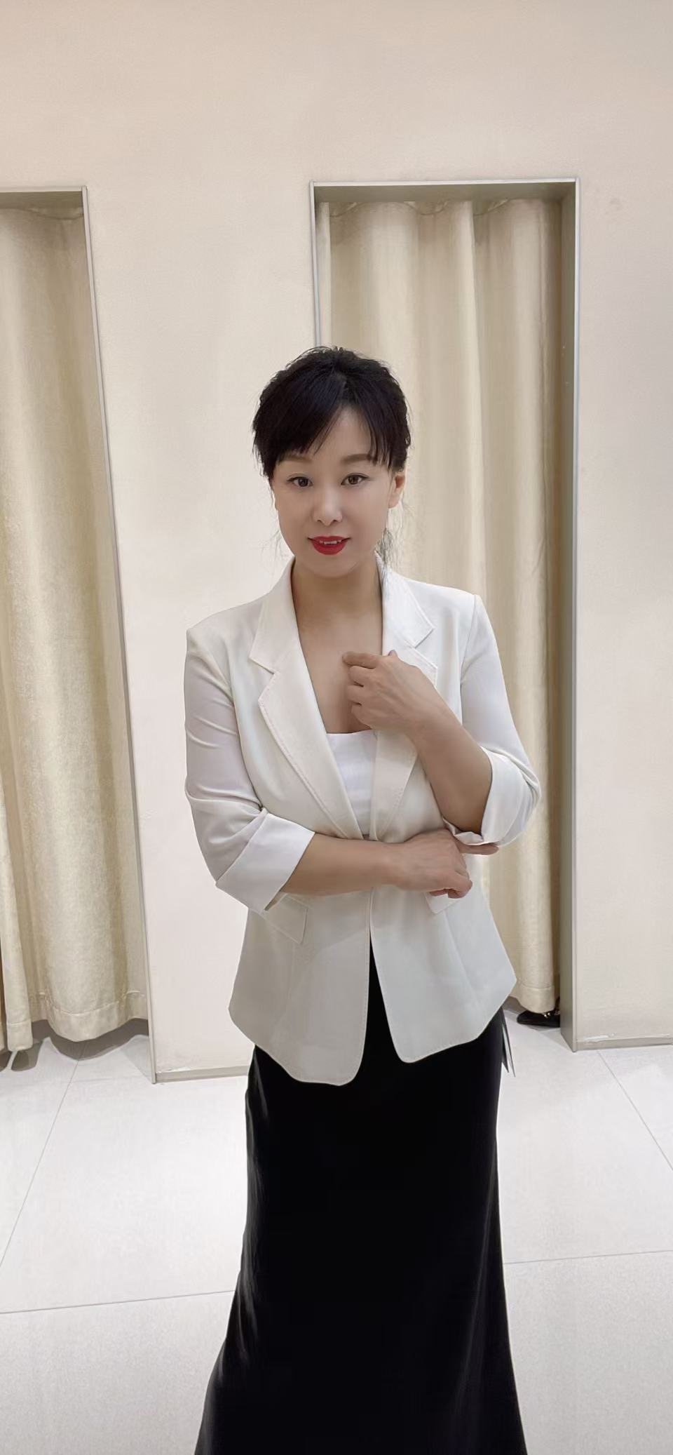 迪家时尚珍珠白色外套