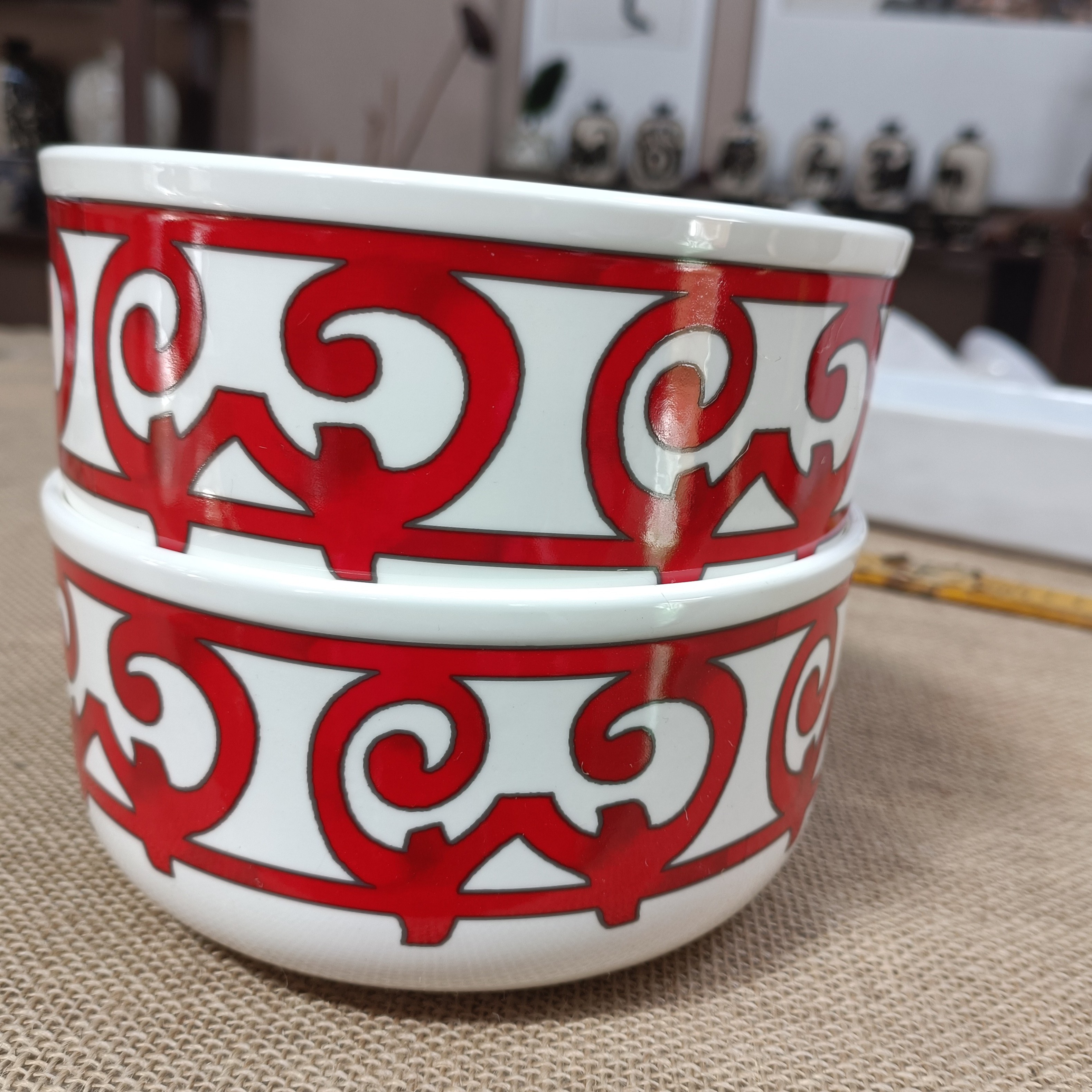 骨瓷碗一对《遐思品介意勿拍》