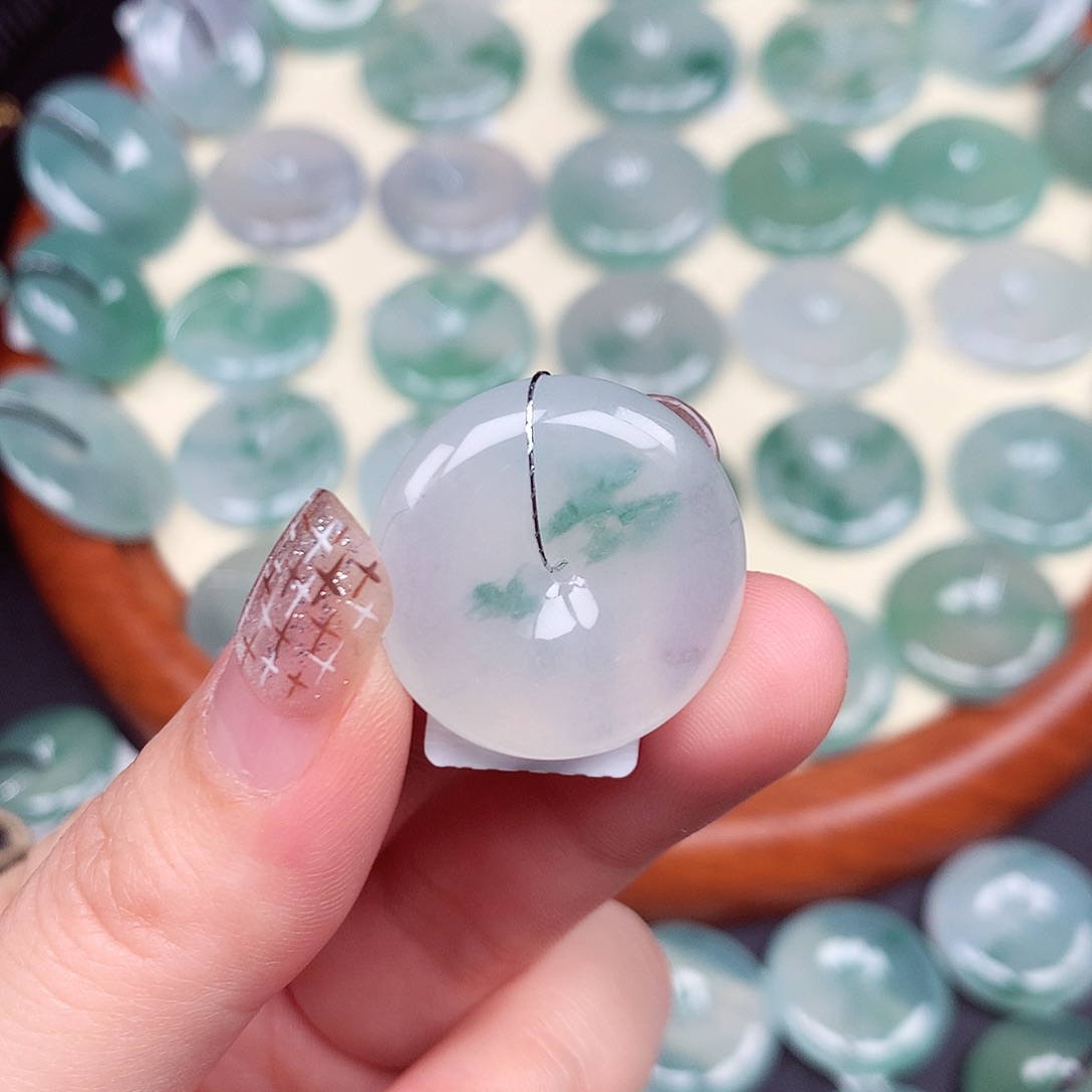 翡翠未镶嵌颈饰25.8、5.6