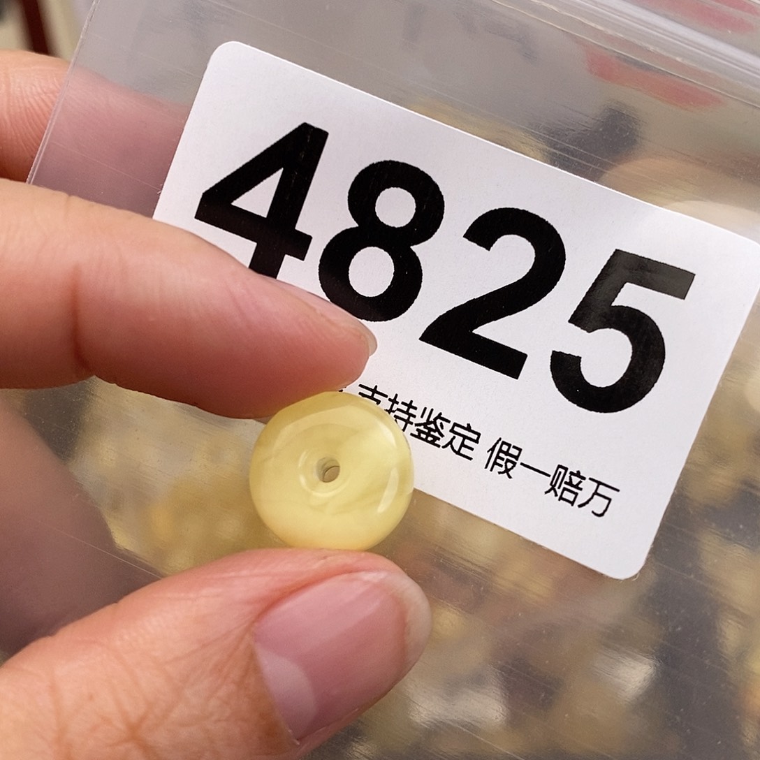 蜜蜡未镶嵌珠宝奇石13.3