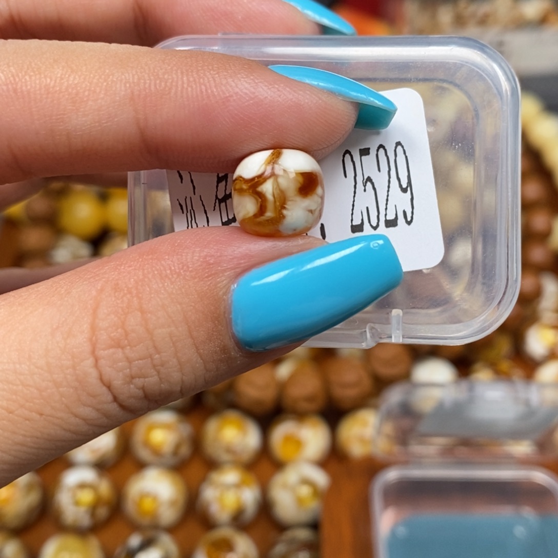 蜜蜡未镶嵌珠宝奇石2529