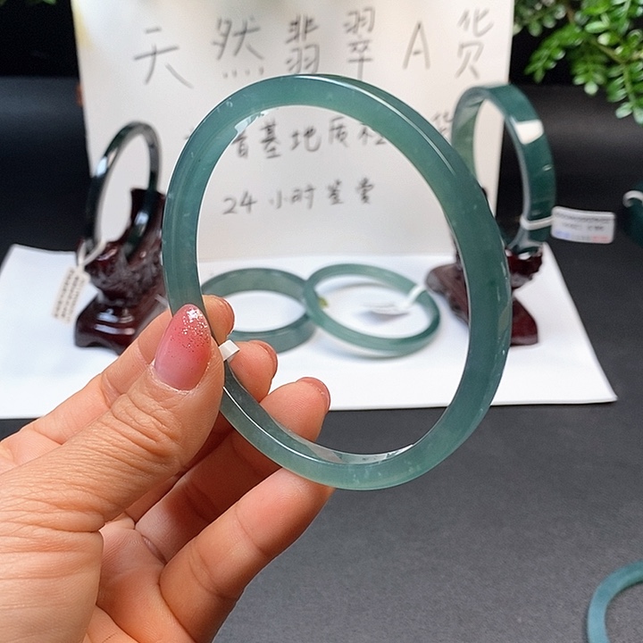 翡翠手镯未镶嵌68尺寸
