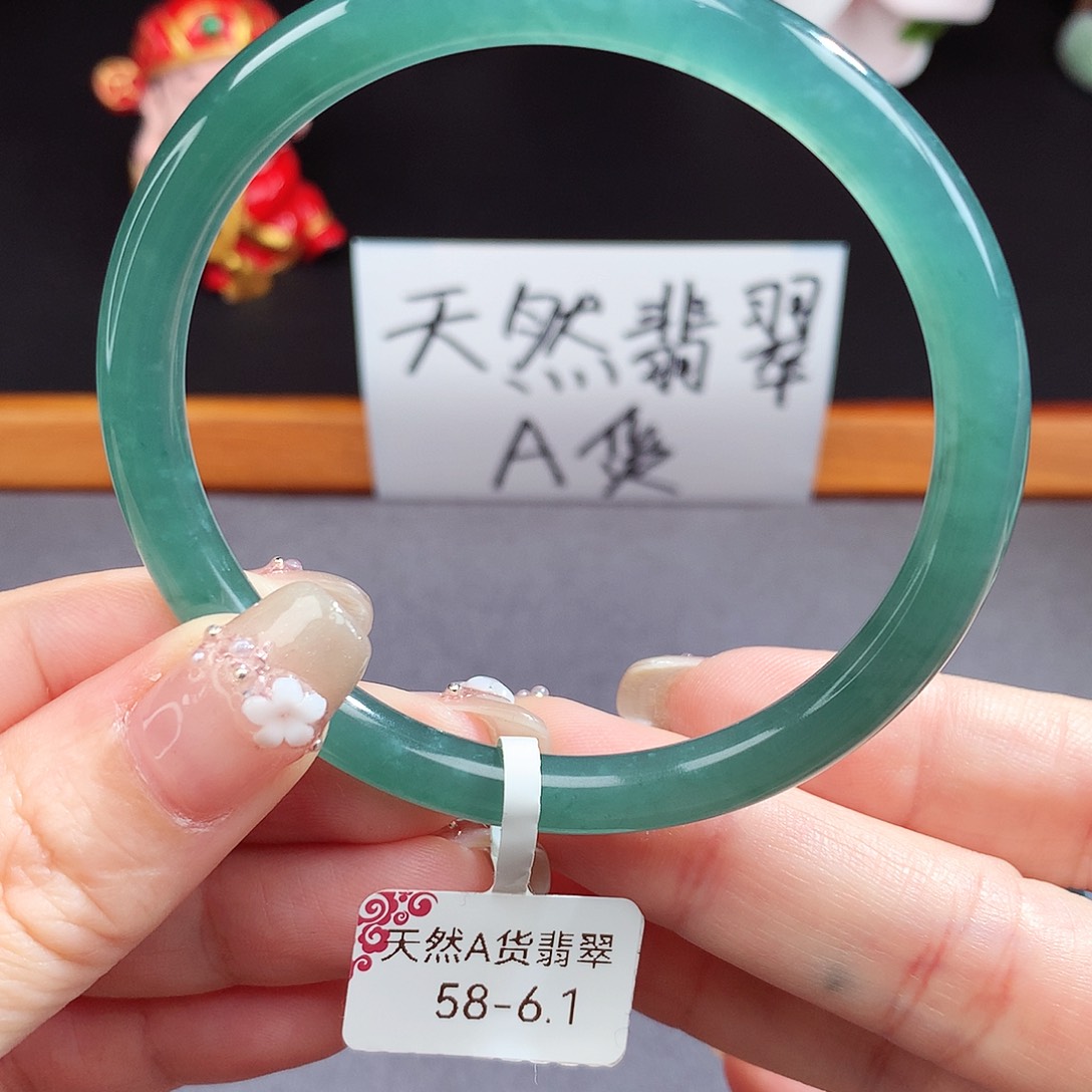 翡翠未镶嵌手镯（圆镯）