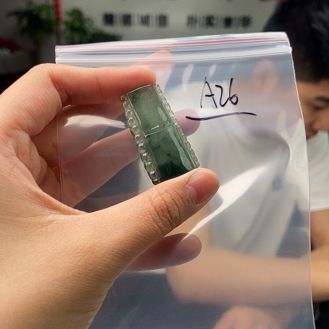 翡翠未镶嵌颈饰颜色多样性发拍一发一