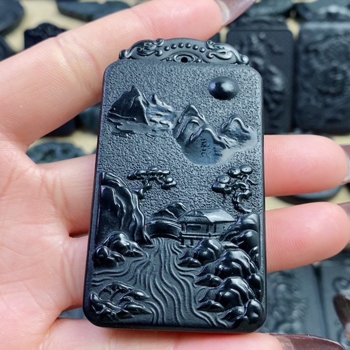 和田玉（青玉）颈饰未镶嵌双面雕刻