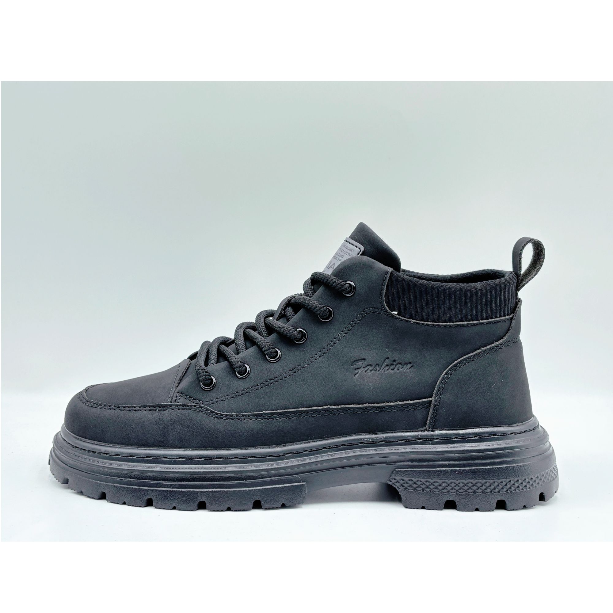 9935中帮新款马丁靴