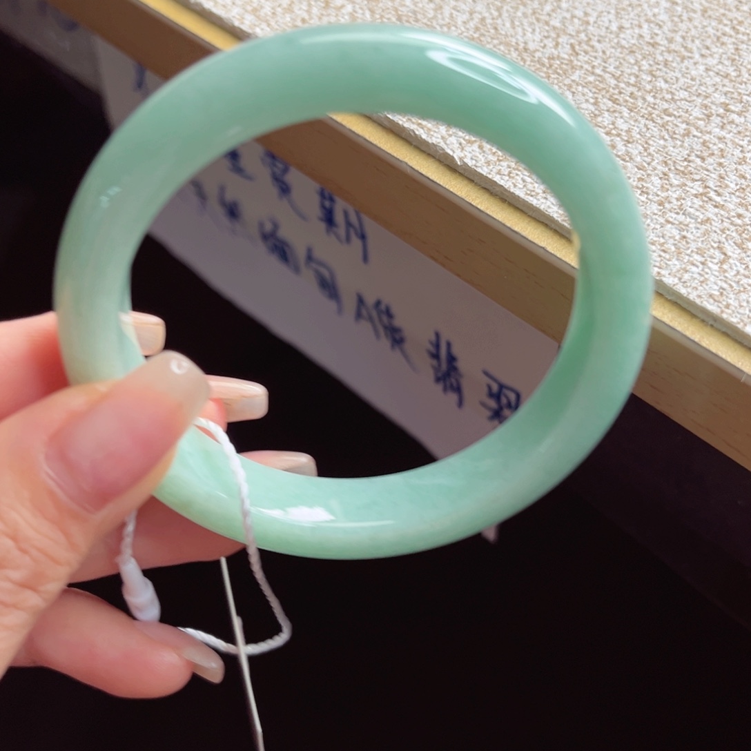 未镶嵌手镯翡翠手镯