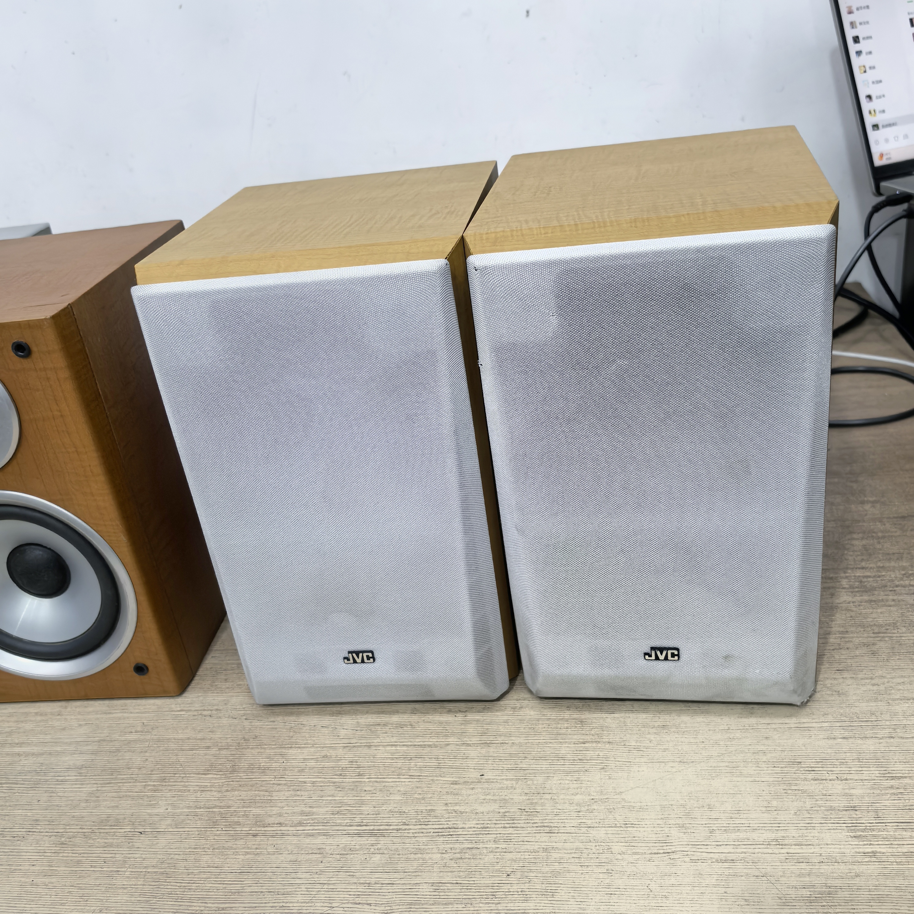 8新  JVC音箱，一只音箱有瑕疵，邮费自理