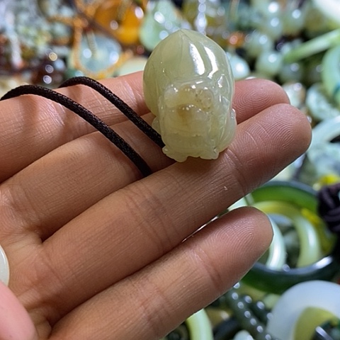 和田玉颈饰未镶嵌