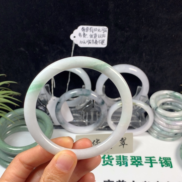 翡翠未镶嵌手镯35号。 61.8圈