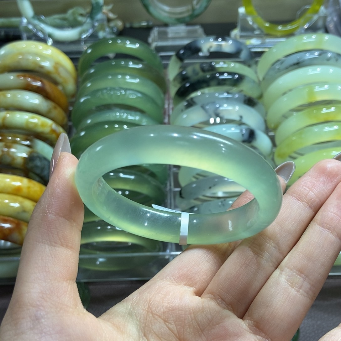 蛇纹石玉手镯未镶嵌5657